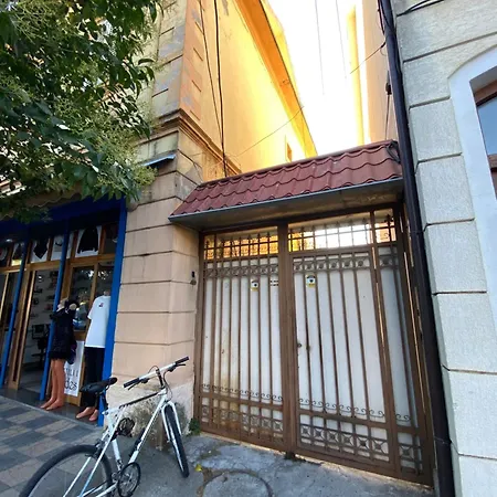 Uncle House *
